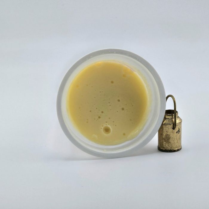 Крем десерт "Ама" кисломолочний 4% жиру